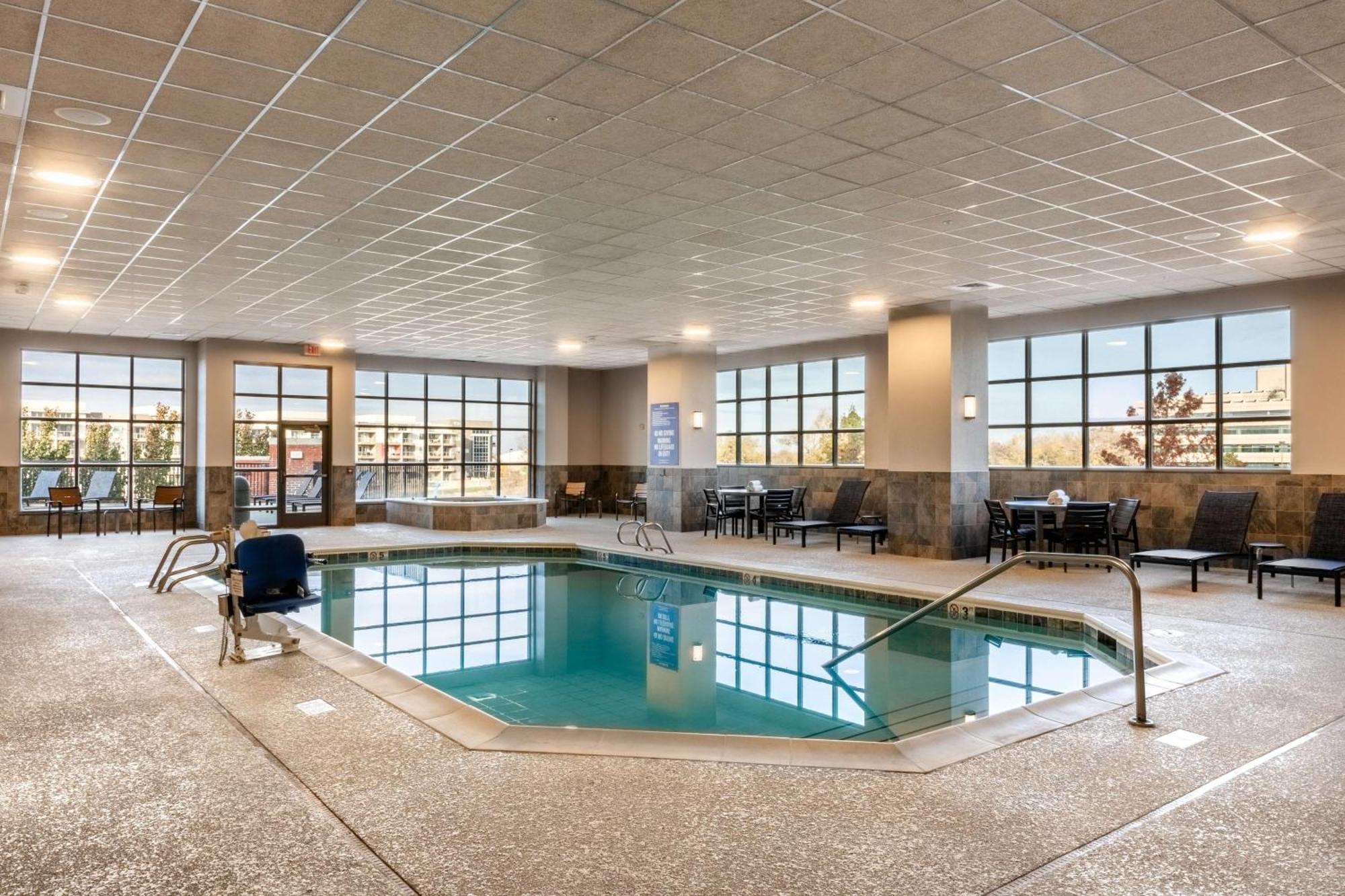 Drury Plaza Hotel Broadview וויצ'יטה מראה חיצוני תמונה