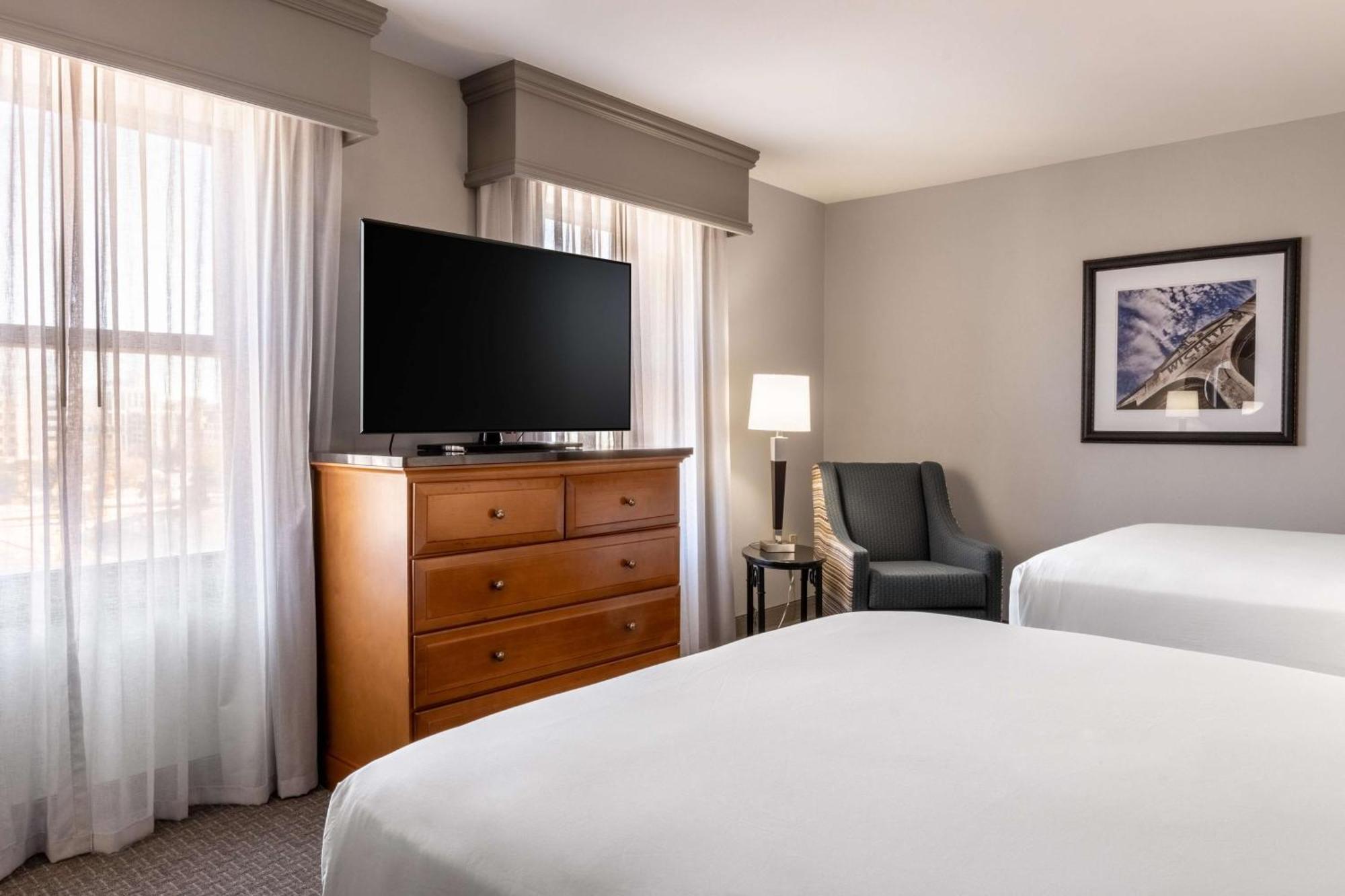 Drury Plaza Hotel Broadview וויצ'יטה מראה חיצוני תמונה