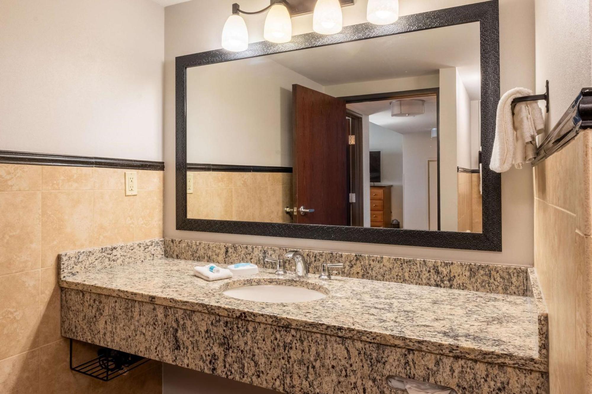 Drury Plaza Hotel Broadview וויצ'יטה מראה חיצוני תמונה