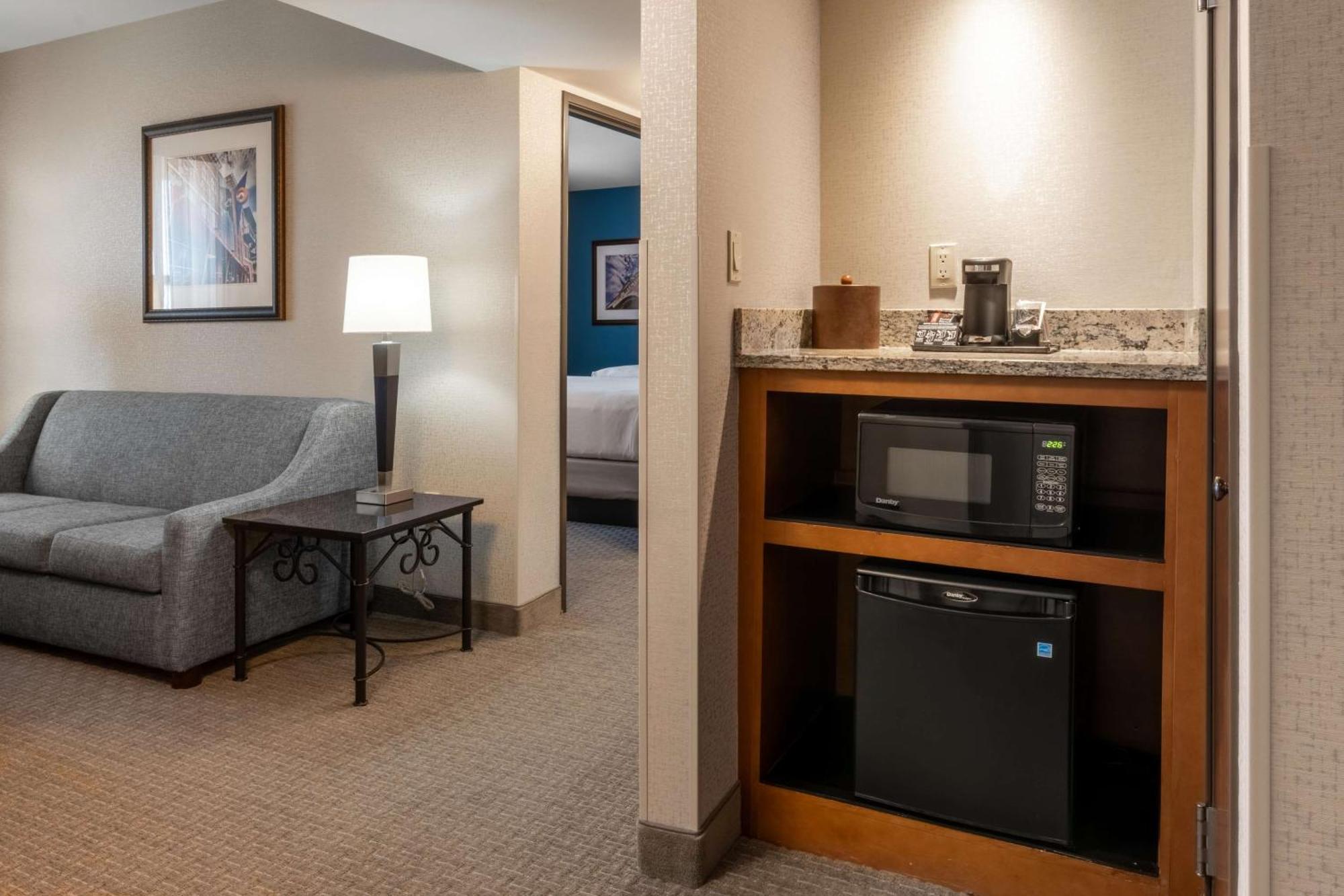 Drury Plaza Hotel Broadview וויצ'יטה מראה חיצוני תמונה