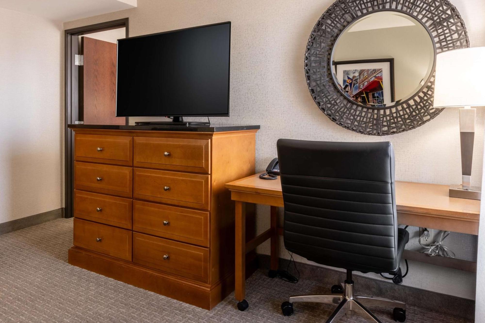 Drury Plaza Hotel Broadview וויצ'יטה מראה חיצוני תמונה
